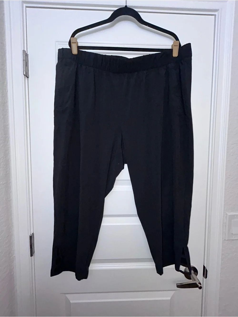 T By Talbots Pull On Elastic Waistband Capri Pants